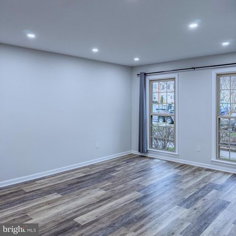 10321 HAMPSHIRE GREEN AVE, Fairfax, VA 22032