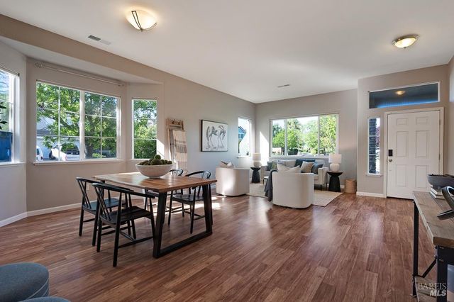 956 Allen St, Petaluma, CA 94954