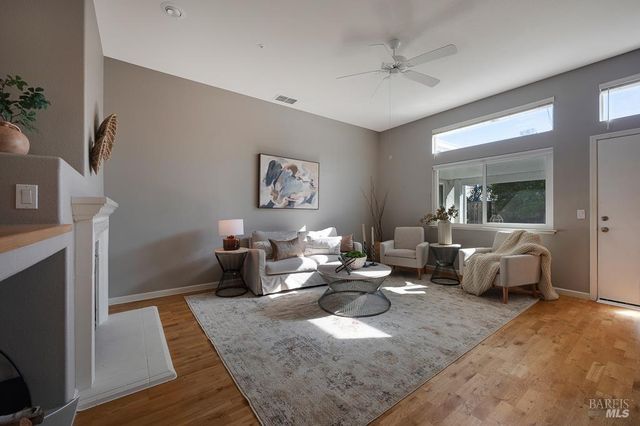 956 Allen St, Petaluma, CA 94954