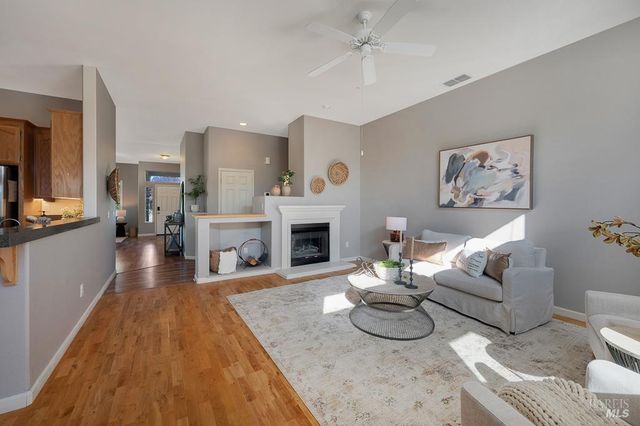 956 Allen St, Petaluma, CA 94954