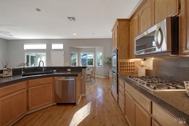 956 Allen St, Petaluma, CA 94954