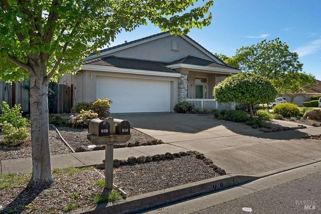 956 Allen St, Petaluma, CA 94954