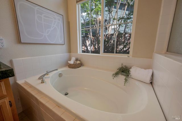 956 Allen St, Petaluma, CA 94954