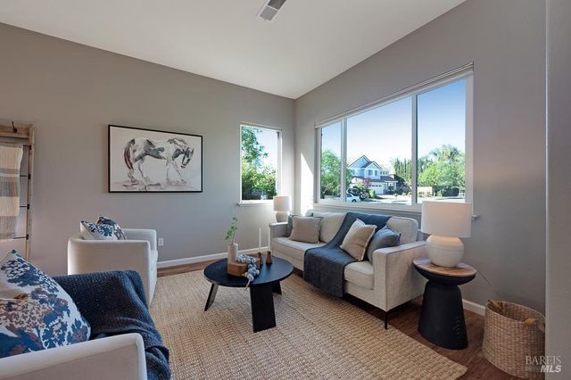 956 Allen St, Petaluma, CA 94954