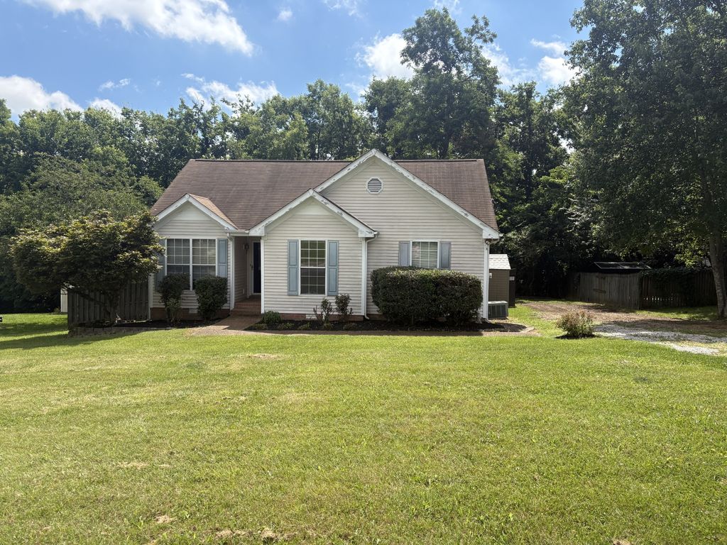 2824 Maple Cir, Thompsons Station, TN 37179