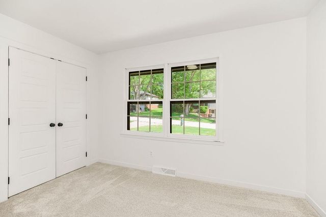 5908 NW Harris Drive, Kansas City, MO 64152