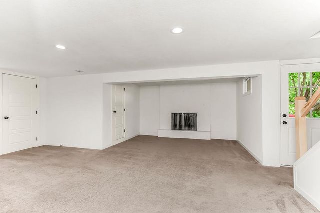 5908 NW Harris Drive, Kansas City, MO 64152