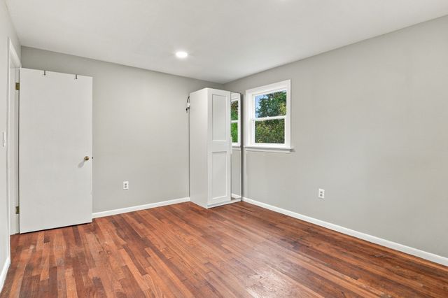 5 White Pine Ln, Kingston, MA 02364