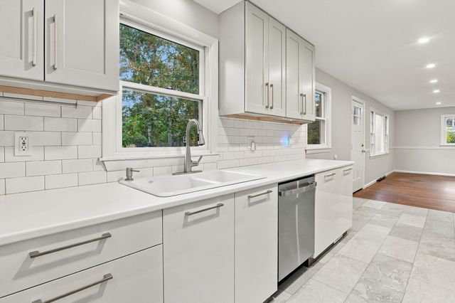 5 White Pine Ln, Kingston, MA 02364