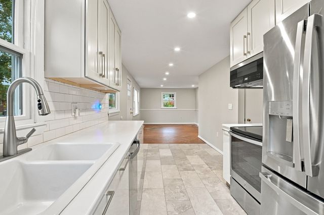 5 White Pine Ln, Kingston, MA 02364