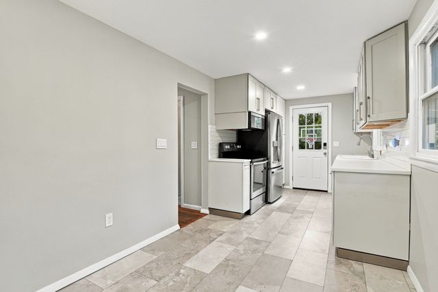 5 White Pine Ln, Kingston, MA 02364