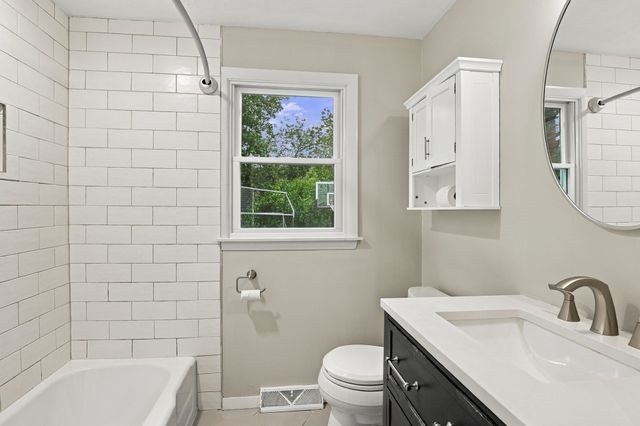 5 White Pine Ln, Kingston, MA 02364