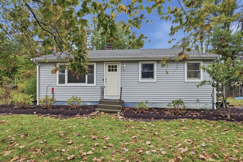 5 White Pine Ln, Kingston, MA 02364