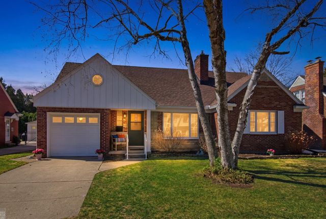 59 Hall Place, Grosse Pointe Farms, MI 48236