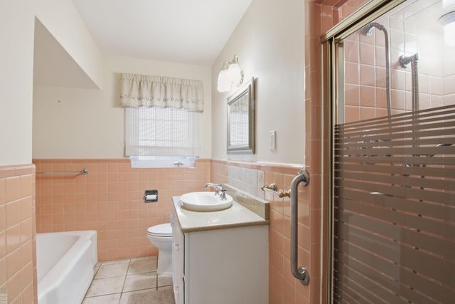 59 Hall Place, Grosse Pointe Farms, MI 48236