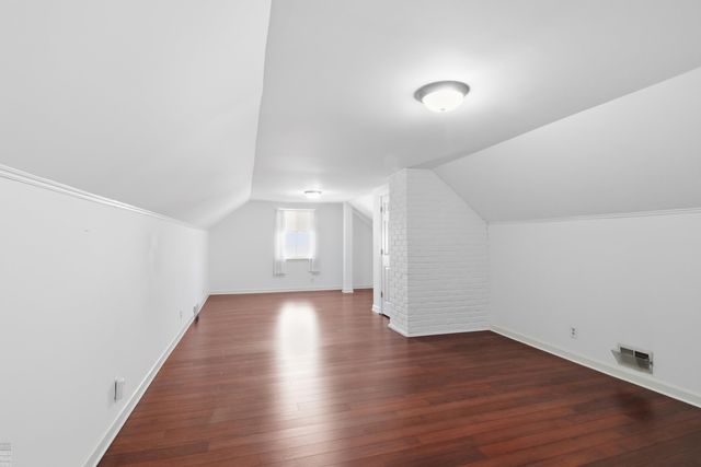 59 Hall Place, Grosse Pointe Farms, MI 48236