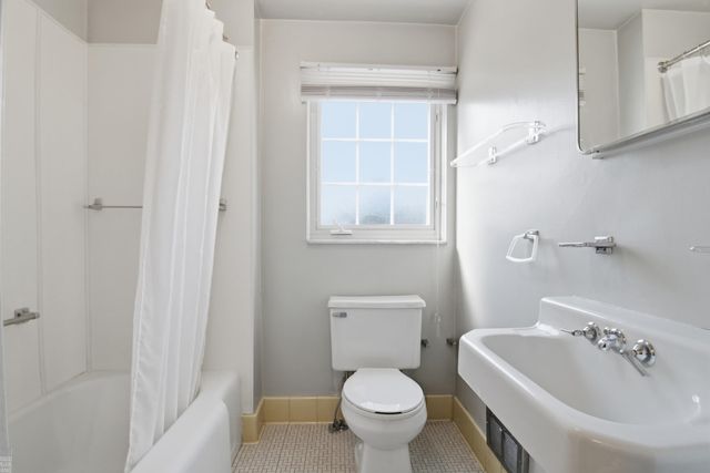 59 Hall Place, Grosse Pointe Farms, MI 48236