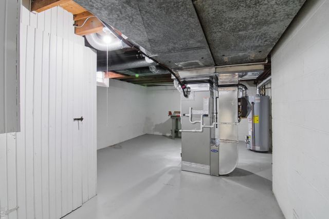 59 Hall Place, Grosse Pointe Farms, MI 48236