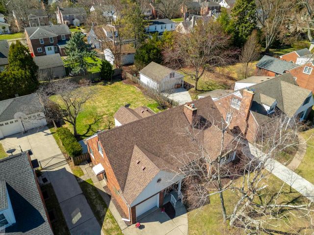 59 Hall Place, Grosse Pointe Farms, MI 48236