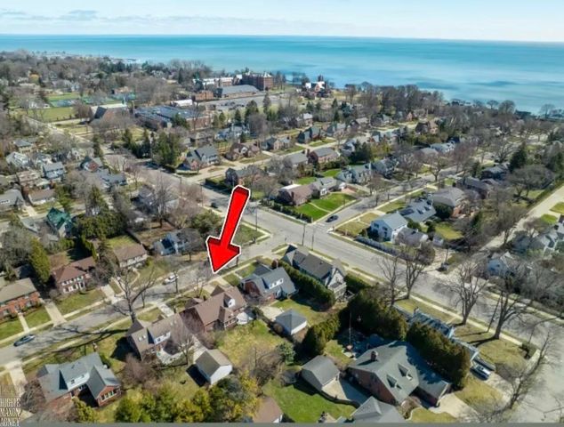 59 Hall Place, Grosse Pointe Farms, MI 48236