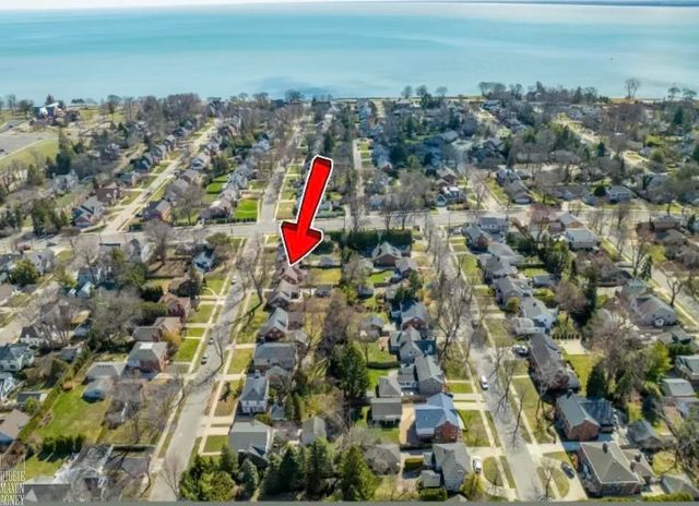 59 Hall Place, Grosse Pointe Farms, MI 48236