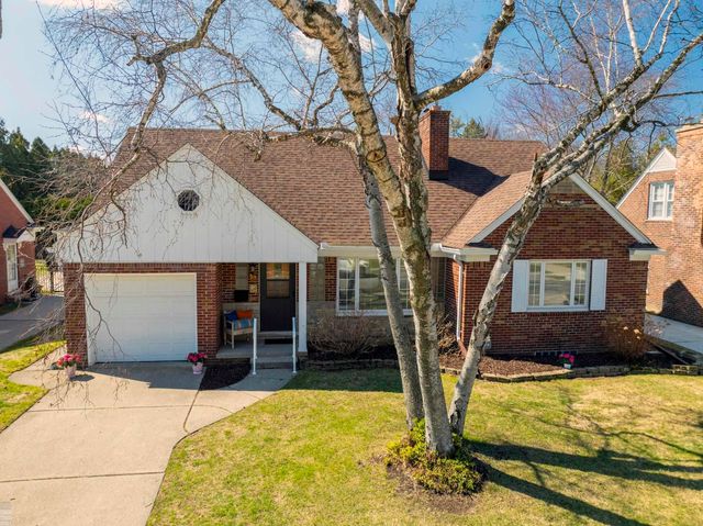 59 Hall Place, Grosse Pointe Farms, MI 48236