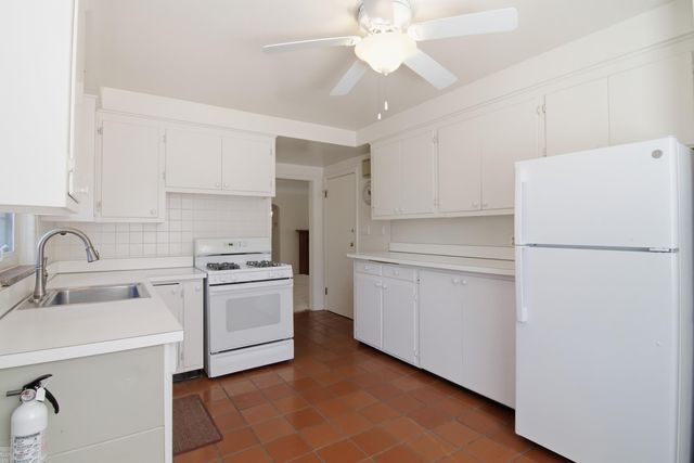 59 Hall Place, Grosse Pointe Farms, MI 48236