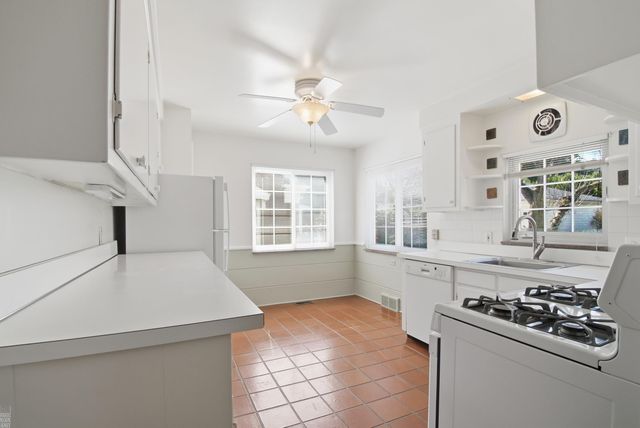 59 Hall Place, Grosse Pointe Farms, MI 48236