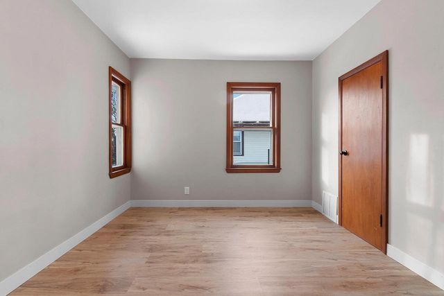 521 S CLAY STREET, Green Bay, WI 54301