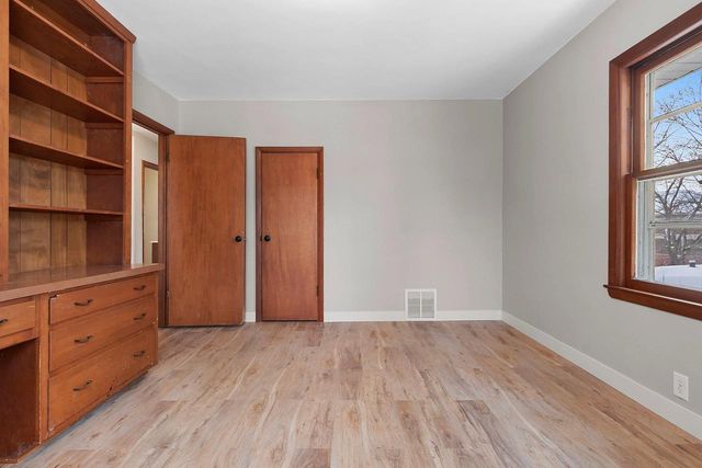 521 S CLAY STREET, Green Bay, WI 54301