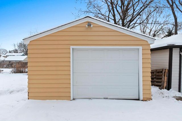 521 S CLAY STREET, Green Bay, WI 54301