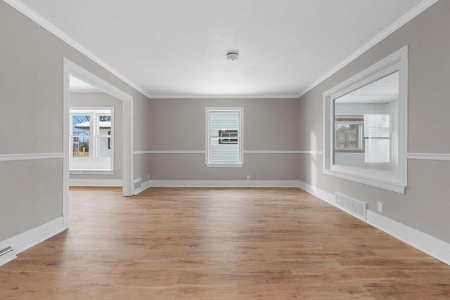 521 S CLAY STREET, Green Bay, WI 54301