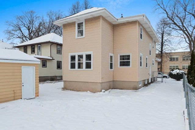 521 S CLAY STREET, Green Bay, WI 54301