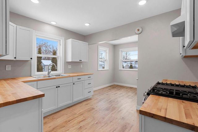 521 S CLAY STREET, Green Bay, WI 54301