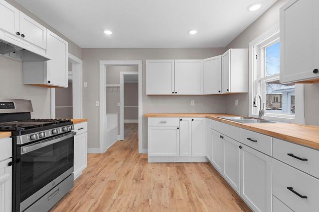 521 S CLAY STREET, Green Bay, WI 54301