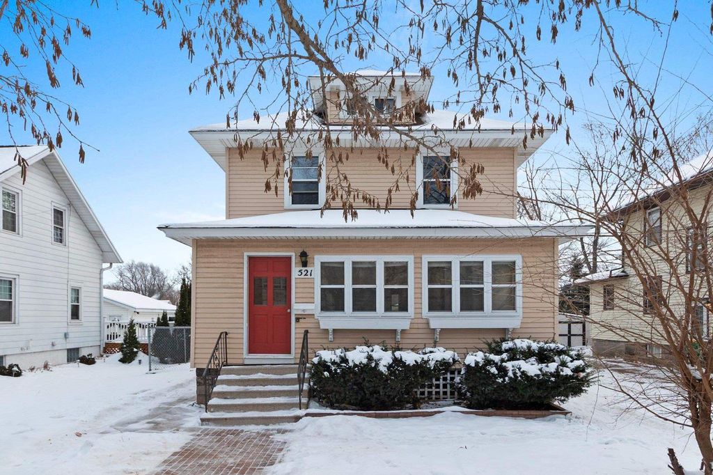 521 S CLAY STREET, Green Bay, WI 54301