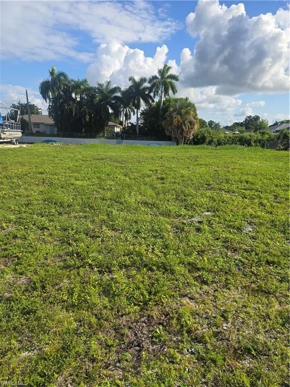 Image 2 of property listing at 2205 SE 2nd TER, Cape Coral, FL 33990