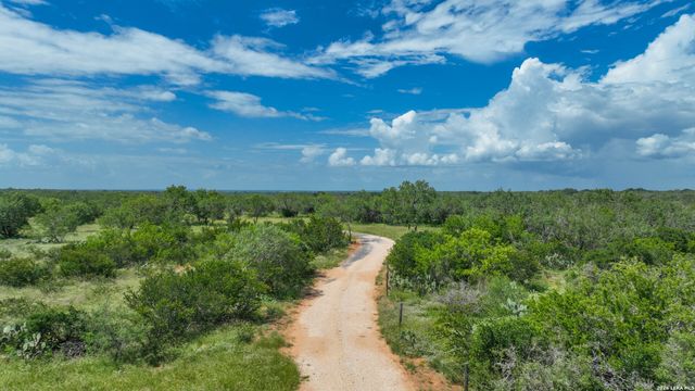 0000 CR 307, Jourdanton, TX 78026