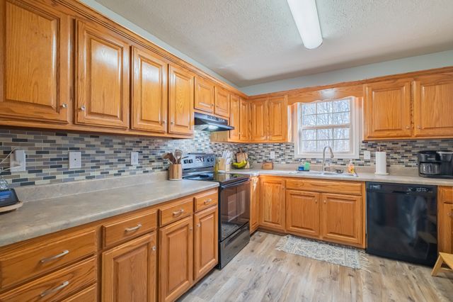 74 Snow Tree Bnd, Manchester, TN 37355