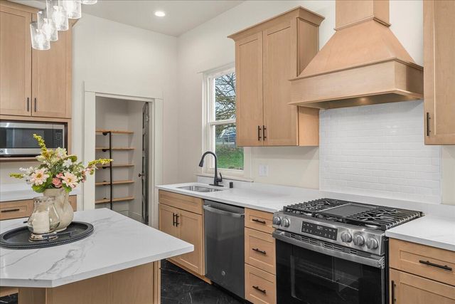 221 W Hickman Street, Winchester, KY 40391