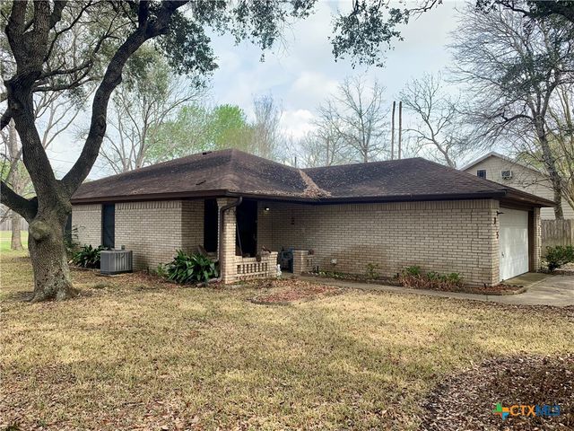 305 Glenmore Street, Victoria, TX 77904