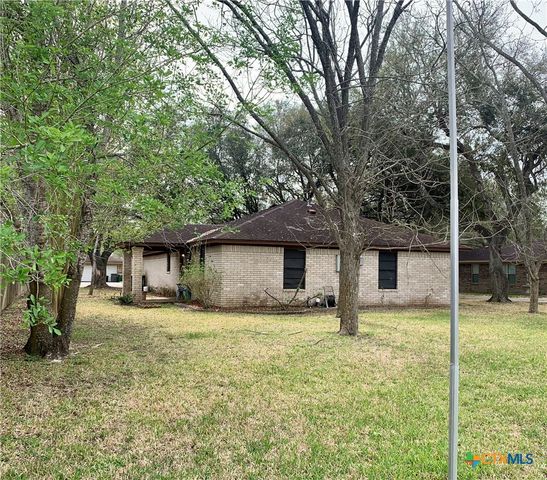 305 Glenmore Street, Victoria, TX 77904