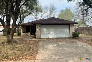 305 Glenmore Street, Victoria, TX 77904