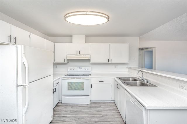 2684 Bryandouglas Drive B, Las Vegas, NV 89121