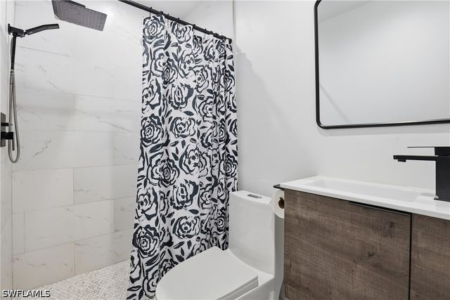 6005 Star Grass LN, Naples, FL 34116