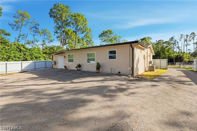 6005 Star Grass LN, Naples, FL 34116