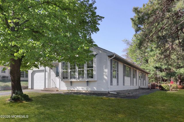 23 Easton Drive 61, Whiting, NJ 08759