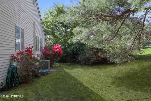 23 Easton Drive 61, Whiting, NJ 08759