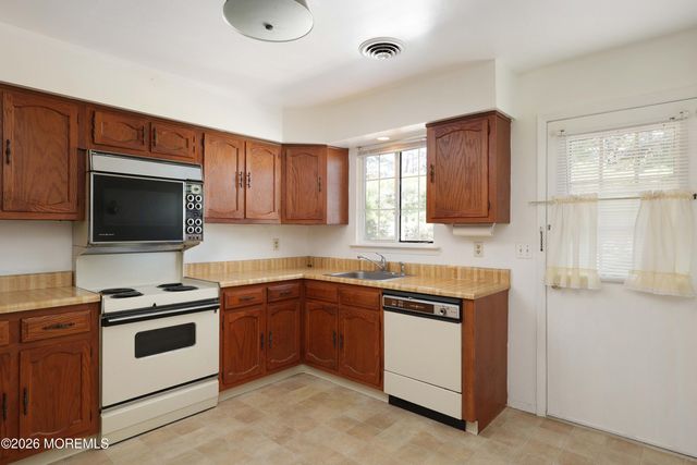 23 Easton Drive 61, Whiting, NJ 08759