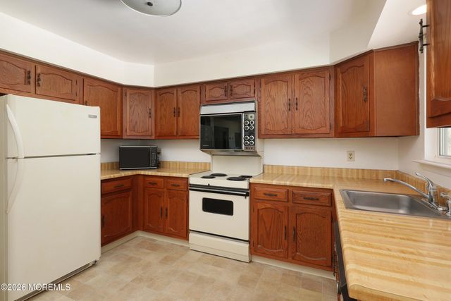 23 Easton Drive 61, Whiting, NJ 08759